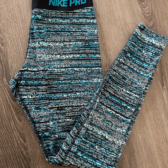 Nike pro leggings size medium - Picture 3 of 5